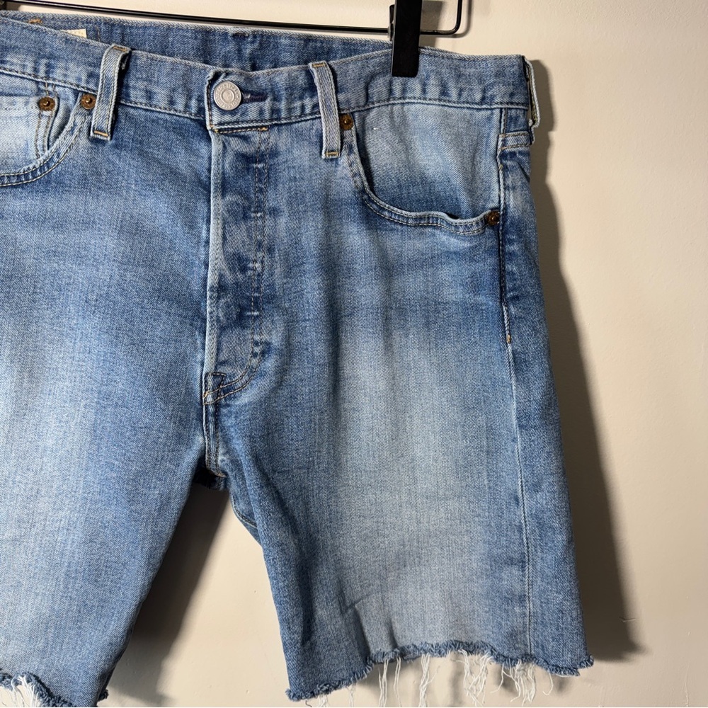 Levi's 501 Denim Cut off Jean Shorts Size 32 Raw Hem Button Fly - Picture 3 of 8